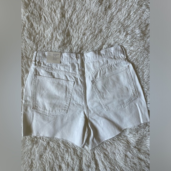 Universal Thread Women's Mid-Rise Boyfriend shorts - Picture 3 of 6
